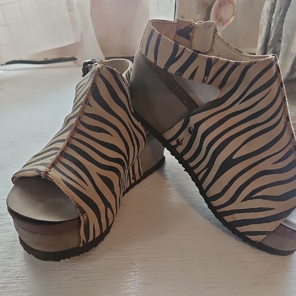 Zebra Print Open-Toe Wedge Sandals - Black & Beige